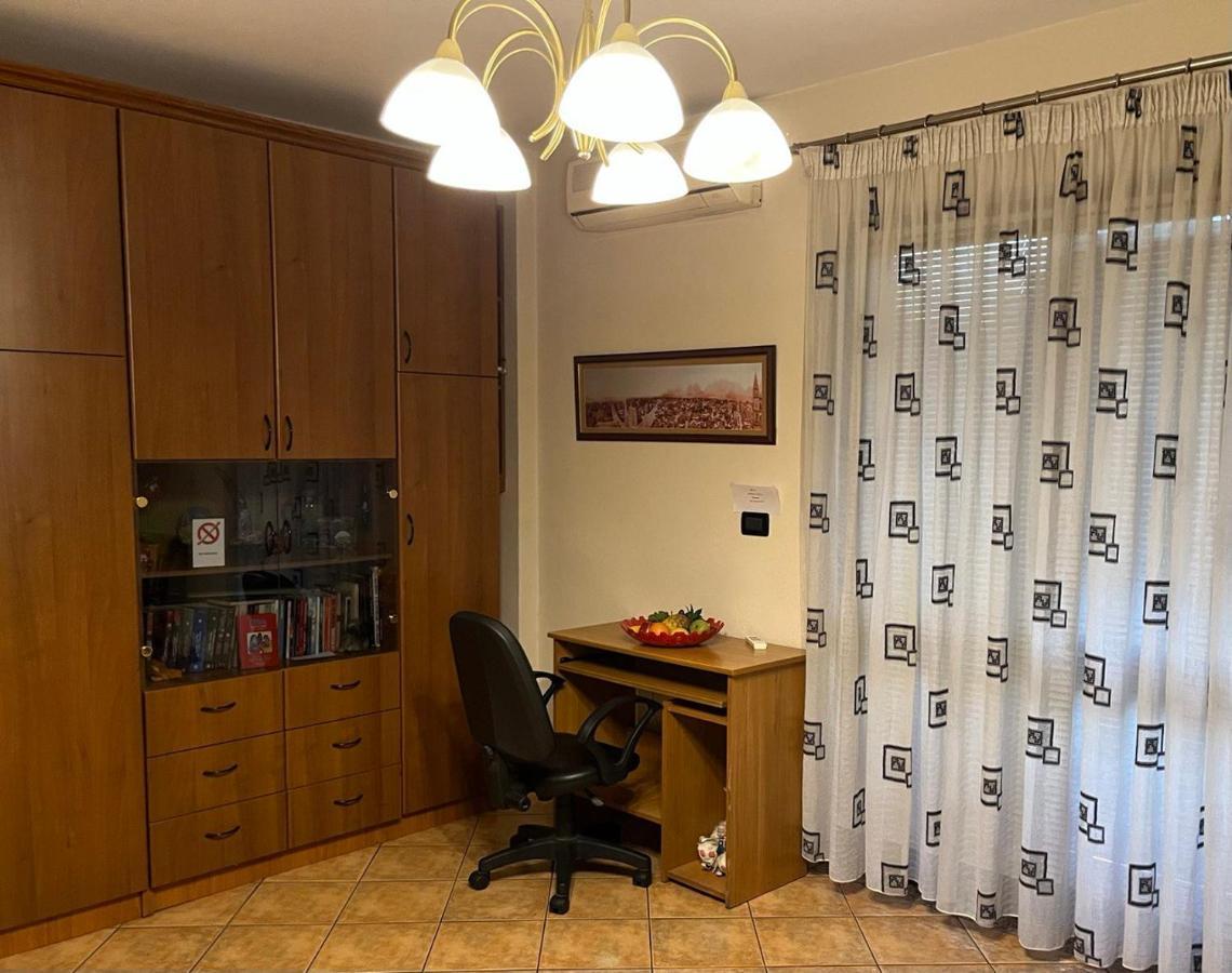 Kristi'S Apartment In The Heart Of טיראנה מראה חיצוני תמונה